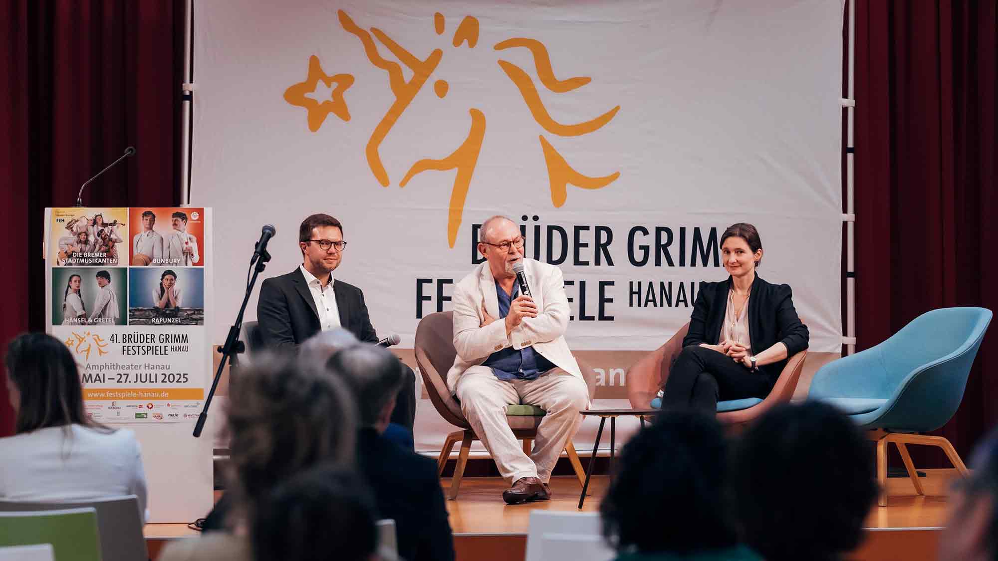 Hanau: Vorhang auf für einen Sommer voller Theater – Auftakt für die 41. Brüder Grimm Festspiele, 9. Mai bis 27. Juli 2025 Hanau: Vorhang auf für einen Sommer voller Theater – Auftakt für die 41. Brüder Grimm Festspiele, 9. Mai bis 27. Juli 2025