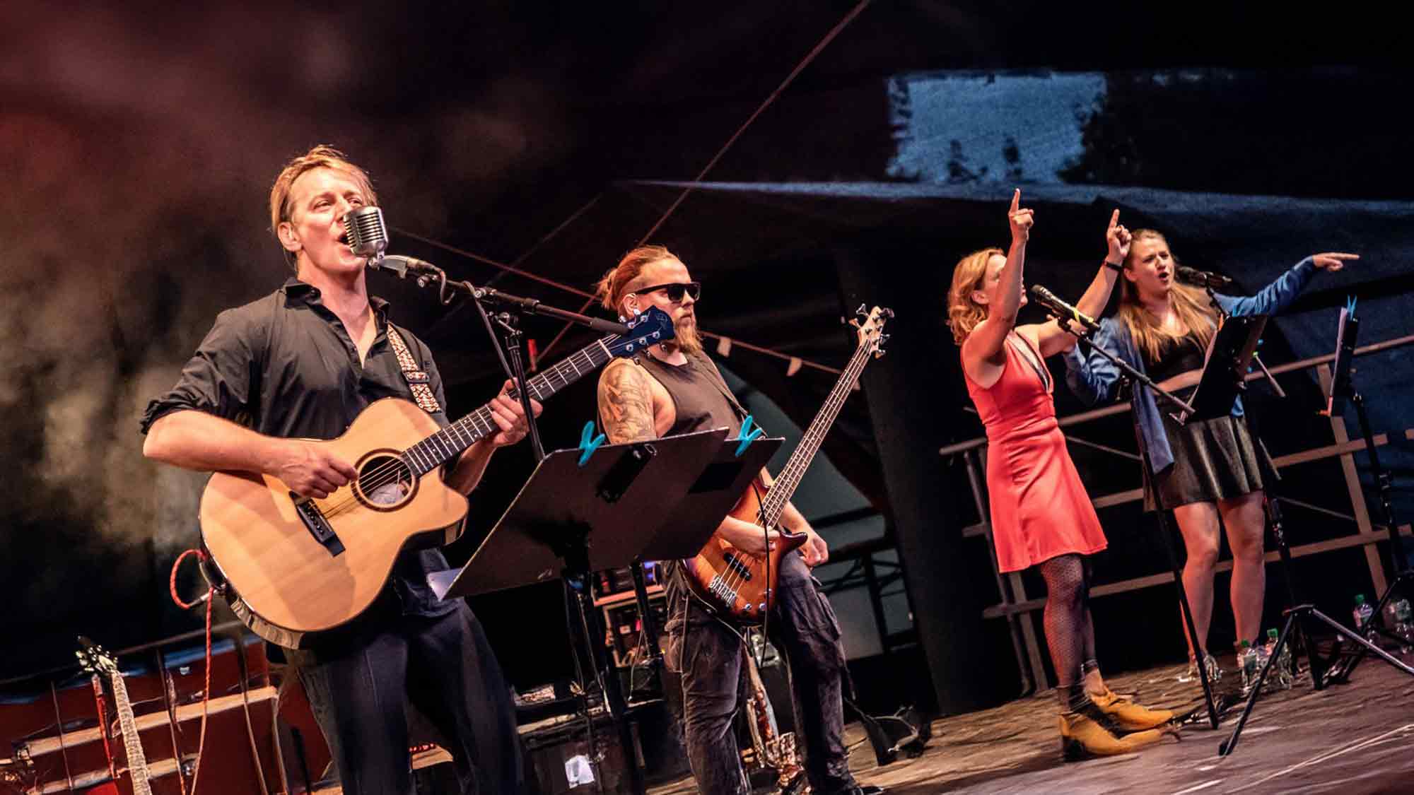Sprachliche Kreativität der trifft auf Rockmusik und Klassik – der Juni 2025 im Detmolder Sommertheater