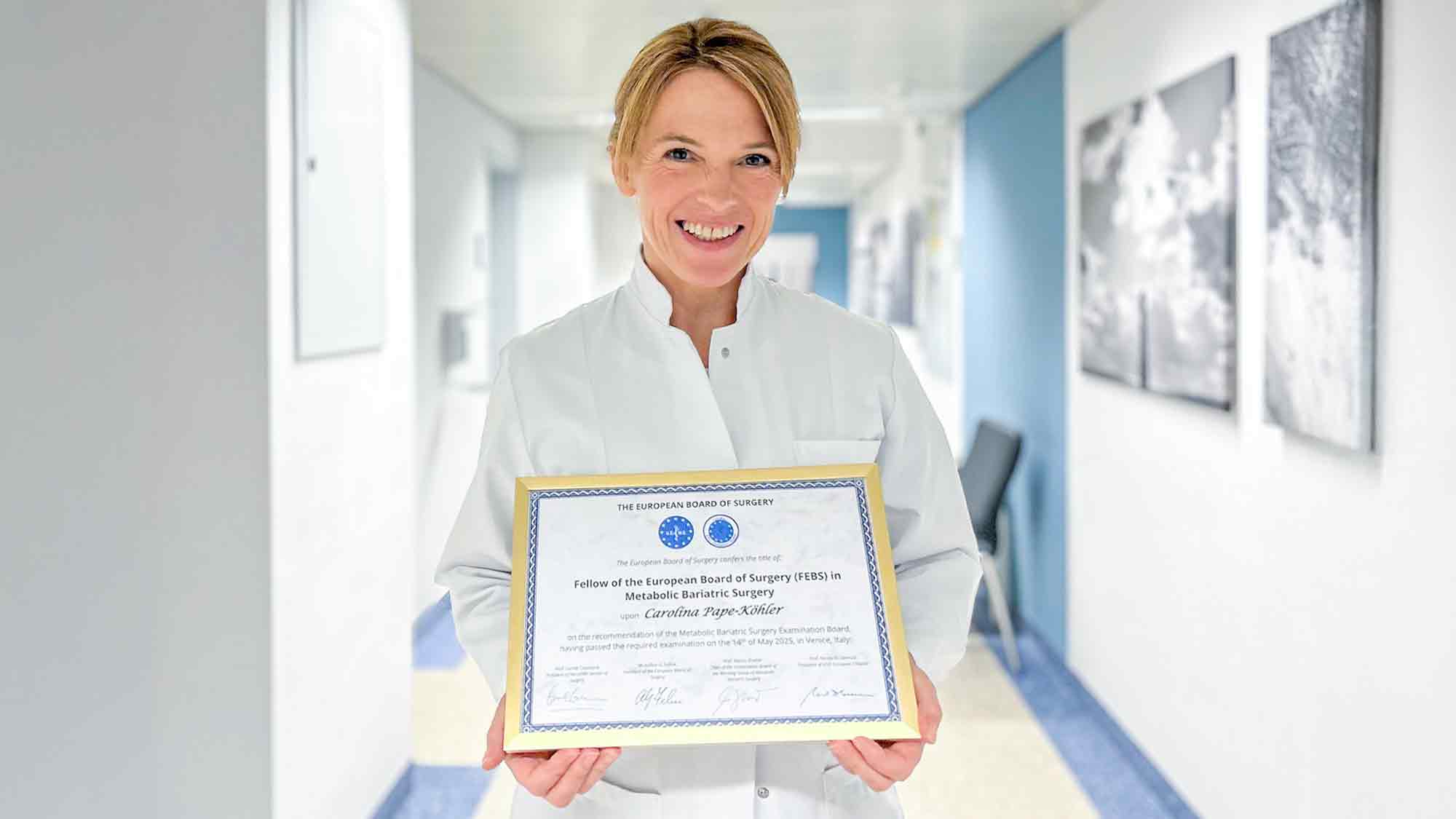 Bielefelder Ärztin schreibt europäische Medizingeschichte: PD Dr. Carolina Pape Köhler mit internationalem Chirurgie Siegel ausgezeichnet Bielefelder Ärztin schreibt europäische Medizingeschichte: PD Dr. Carolina Pape Köhler mit internationalem Chirurgie Siegel ausgezeichnet