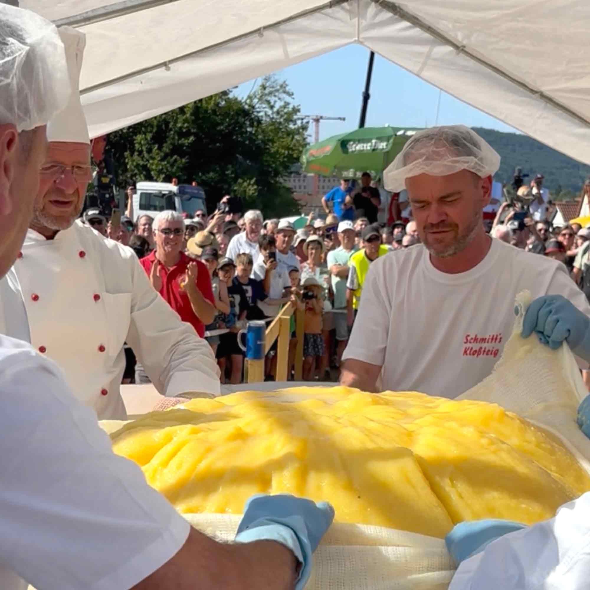Rekord Institut für Deutschland: RID Weltrekord in Franken erfolgreich – Wombach produziert weltweit &raquo;größten Kartoffelkloß&laquo; mit 464,8 Kilo Gewicht