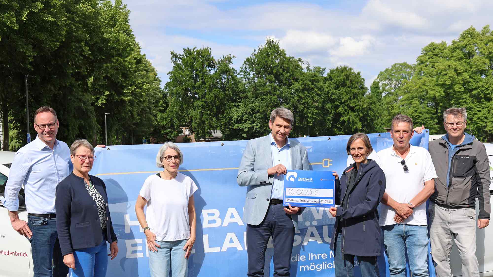 Mobilität der Zukunft: Stadtwerk Rheda Wiedenbrück unterstützt Verein Stadtauto mit großzügiger Spende Mobilität der Zukunft: Stadtwerk Rheda Wiedenbrück unterstützt Verein Stadtauto mit großzügiger Spende