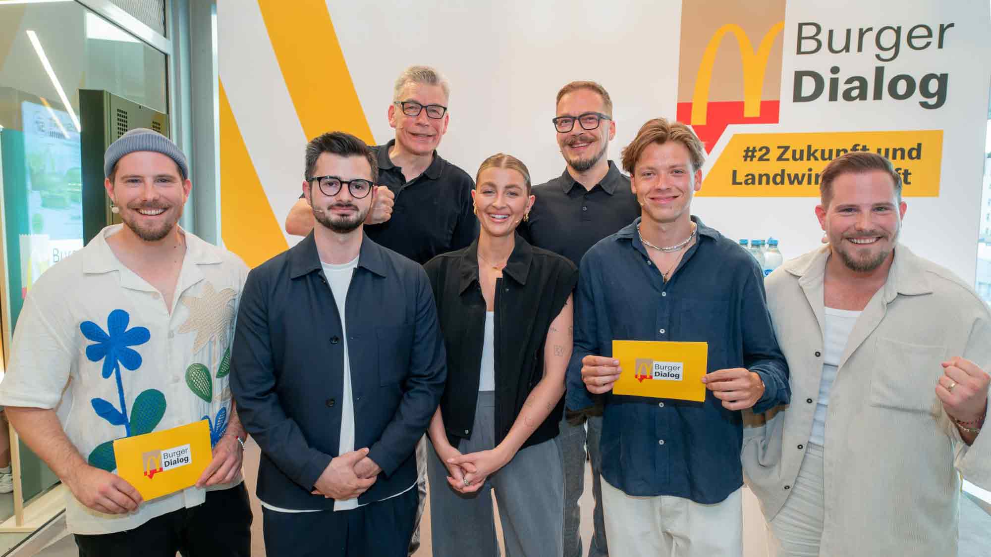 Traktor trifft »TikTok«: Der zweite »Burger Dialog« von McDonald’s Deutschland setzt neue Impulse für die Zukunft der heimischen Landwirtschaft Traktor trifft »TikTok«: Der zweite »Burger Dialog« von McDonald’s Deutschland setzt neue Impulse für die Zukunft der heimischen Landwirtschaft