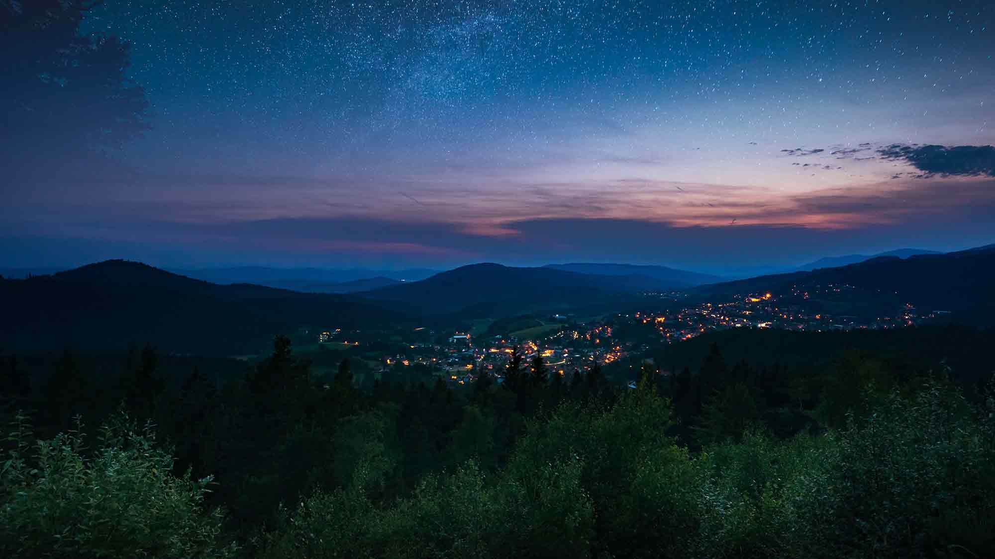 Nationalpark Bayerischer Wald als Sternenpark ausgezeichnet – Bodenmais bringt Besucher mit Sternenwanderung ganz nah an den Himmel Nationalpark Bayerischer Wald als Sternenpark ausgezeichnet – Bodenmais bringt Besucher mit Sternenwanderung ganz nah an den Himmel