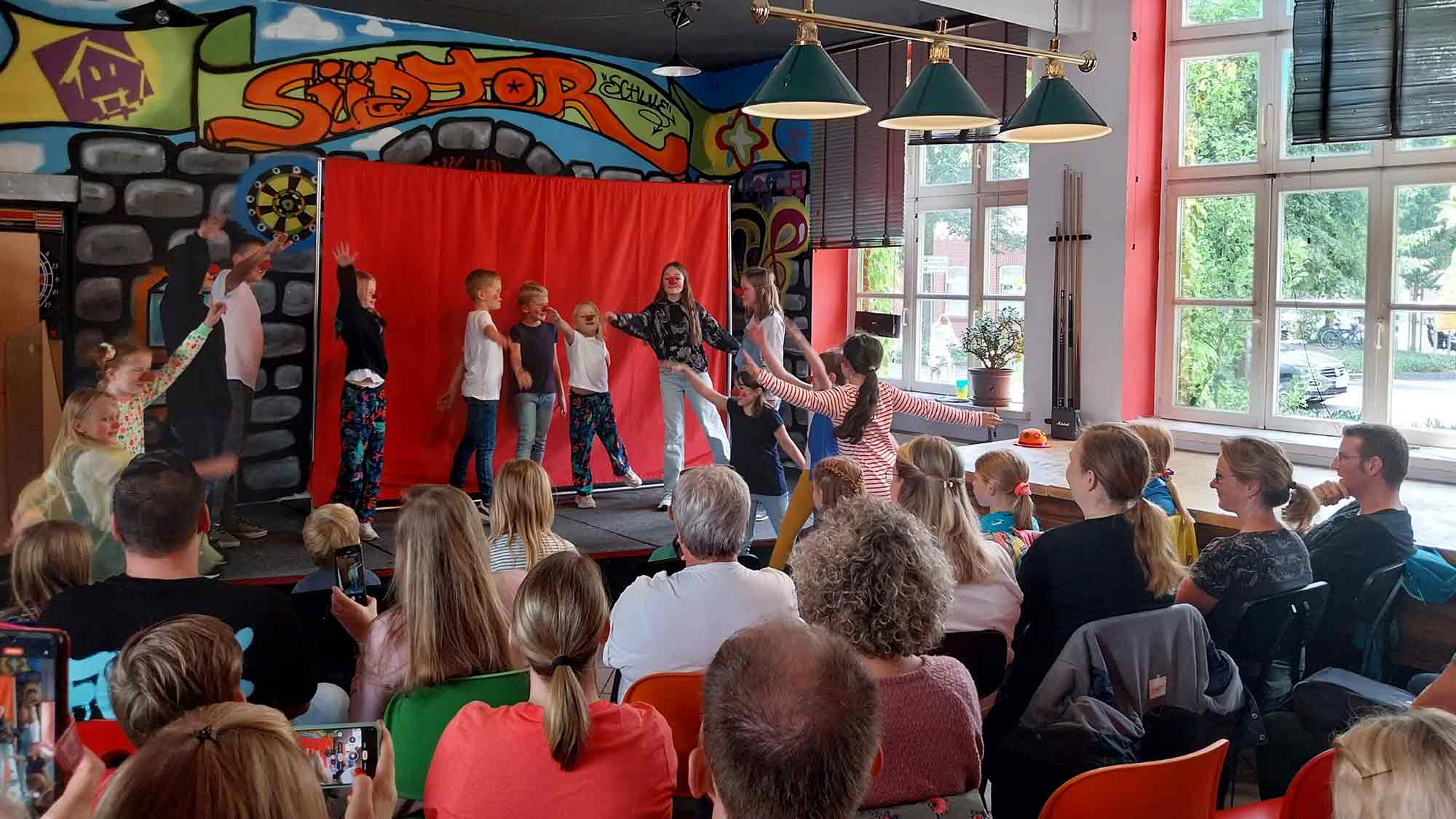 Monster und Helden im Jugendhaus Rietberg – jetzt anmelden für kostenlose Theaterwoche für Kinder, 18. bis 23. August 2025