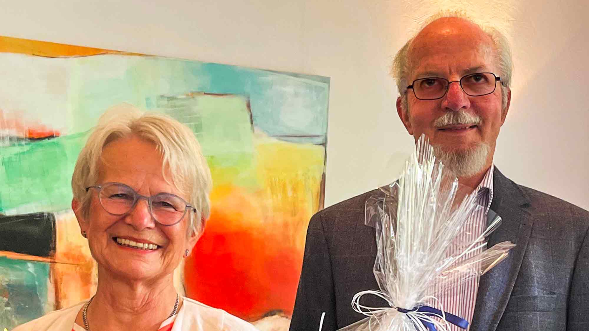 Gütersloh: Lebensleistung im Dreiklang aus Musik, Kultur und Mitmenschlichkeit – Bundesverdienstkreuz für Ute Schallenberg Gütersloh: Lebensleistung im Dreiklang aus Musik, Kultur und Mitmenschlichkeit – Bundesverdienstkreuz für Ute Schallenberg
