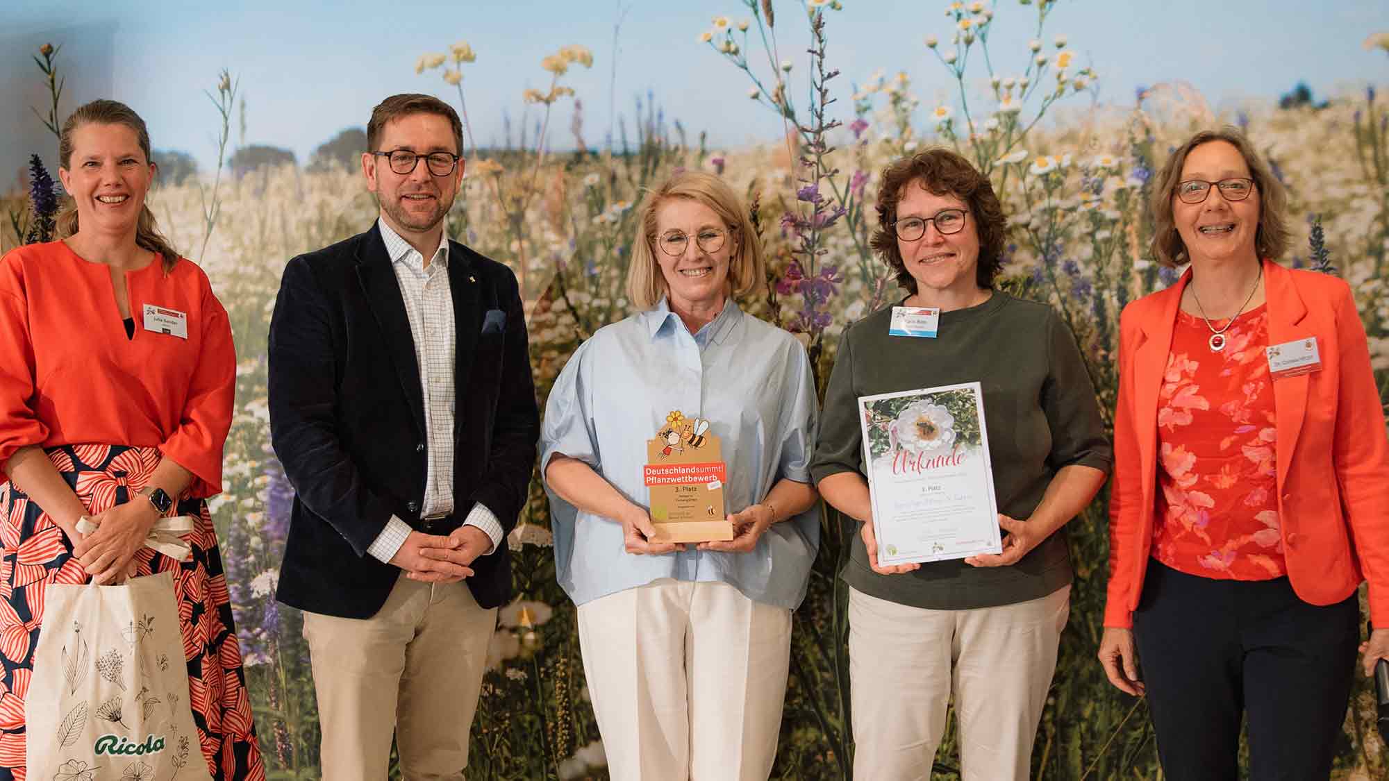 Nordrhein Westfalen erzielt 13 Auszeichnungen beim »Deutschland summt!« Pflanzwettbewerb für Biodiversitäts Projekte Nordrhein Westfalen erzielt 13 Auszeichnungen beim »Deutschland summt!« Pflanzwettbewerb für Biodiversitäts Projekte
