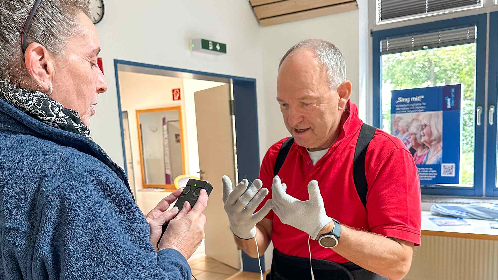Wie sich demente Menschen fühlen – rund 100 Interessierte besuchten den Thementag von »DeineDiakonie« Gütersloh Wie sich demente Menschen fühlen – rund 100 Interessierte besuchten den Thementag von »DeineDiakonie« Gütersloh