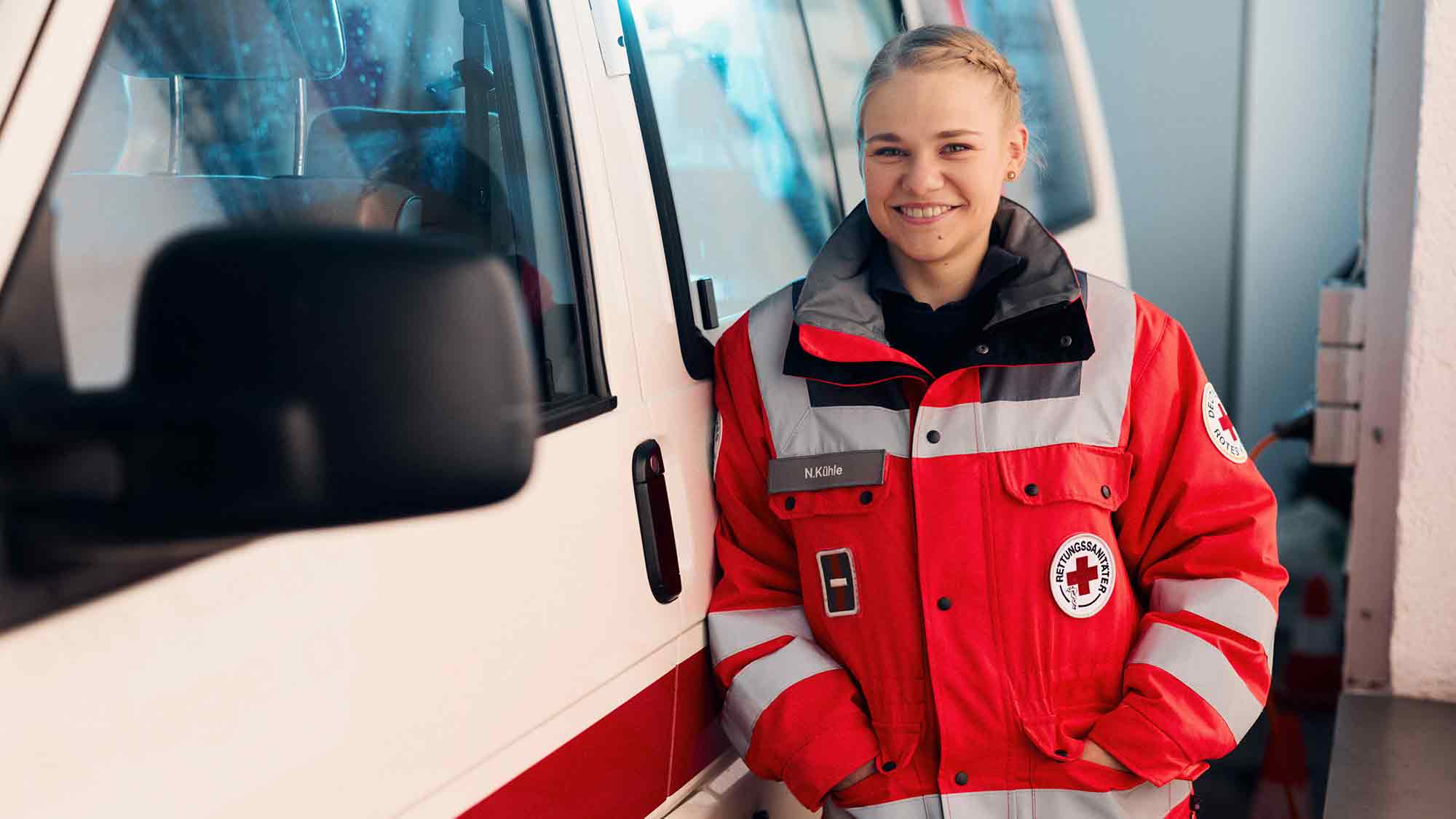 Viele Jahre im Einsatz für das Deutsche Rote Kreuz: HSBI Studentin Nele Kühle mit dem diesjährigen Engagement Preis der Hochschule ausgezeichnet Viele Jahre im Einsatz für das Deutsche Rote Kreuz: HSBI Studentin Nele Kühle mit dem diesjährigen Engagement Preis der Hochschule ausgezeichnet