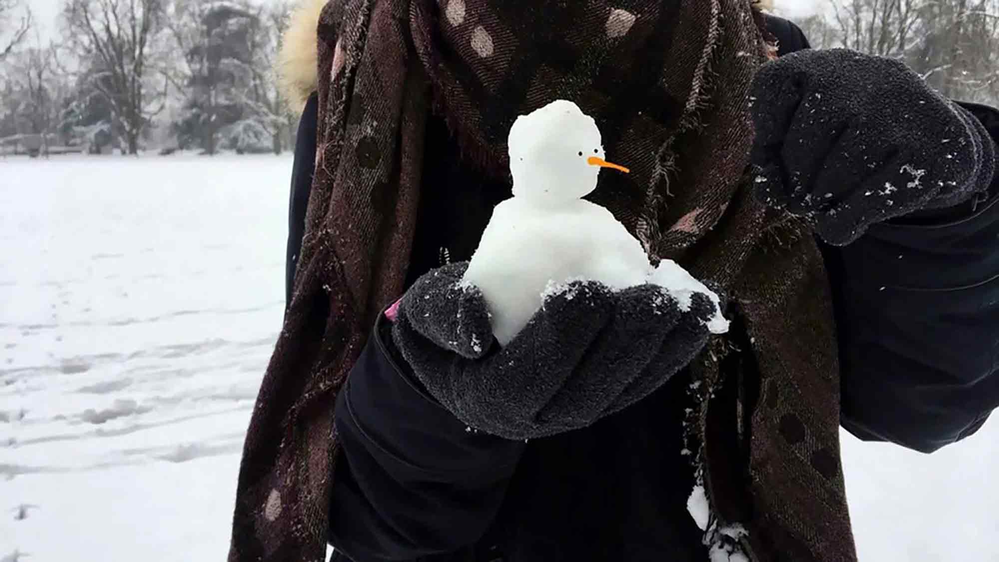Elsa Bielefeld: Snowmen – tägliches Videoscreening mit Kurzfilmen aus einem Wettbewerb, 20. Dezember 2025 bis 15. Januar 2026 Elsa Bielefeld: Snowmen – tägliches Videoscreening mit Kurzfilmen aus einem Wettbewerb, 20. Dezember 2025 bis 15. Januar 2026