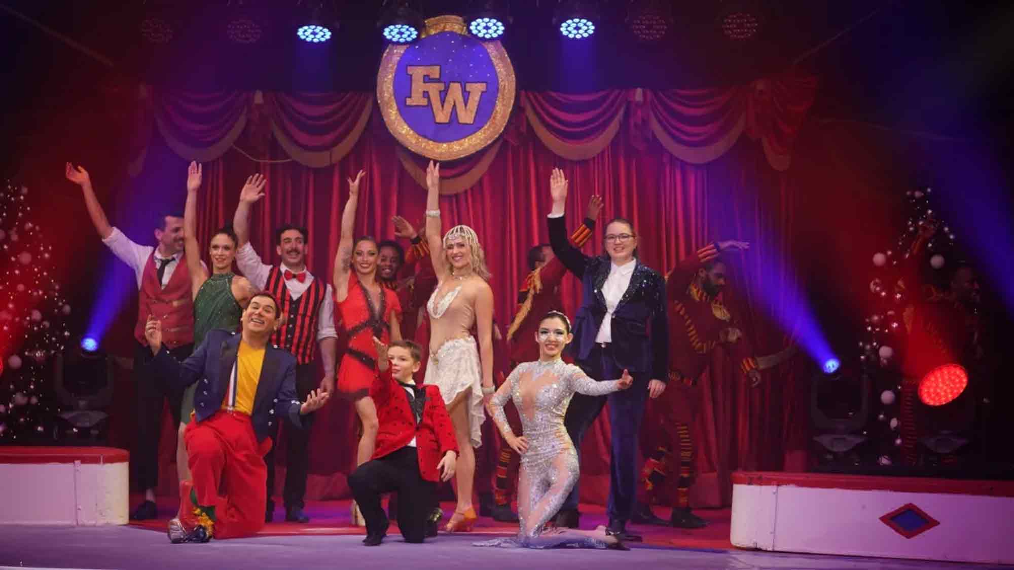 Rosani Entertainment (Allgäu): Close up Zauberin Miss Edith bei Zirkus Stey im Frauenfelder Weihnachtszirkus