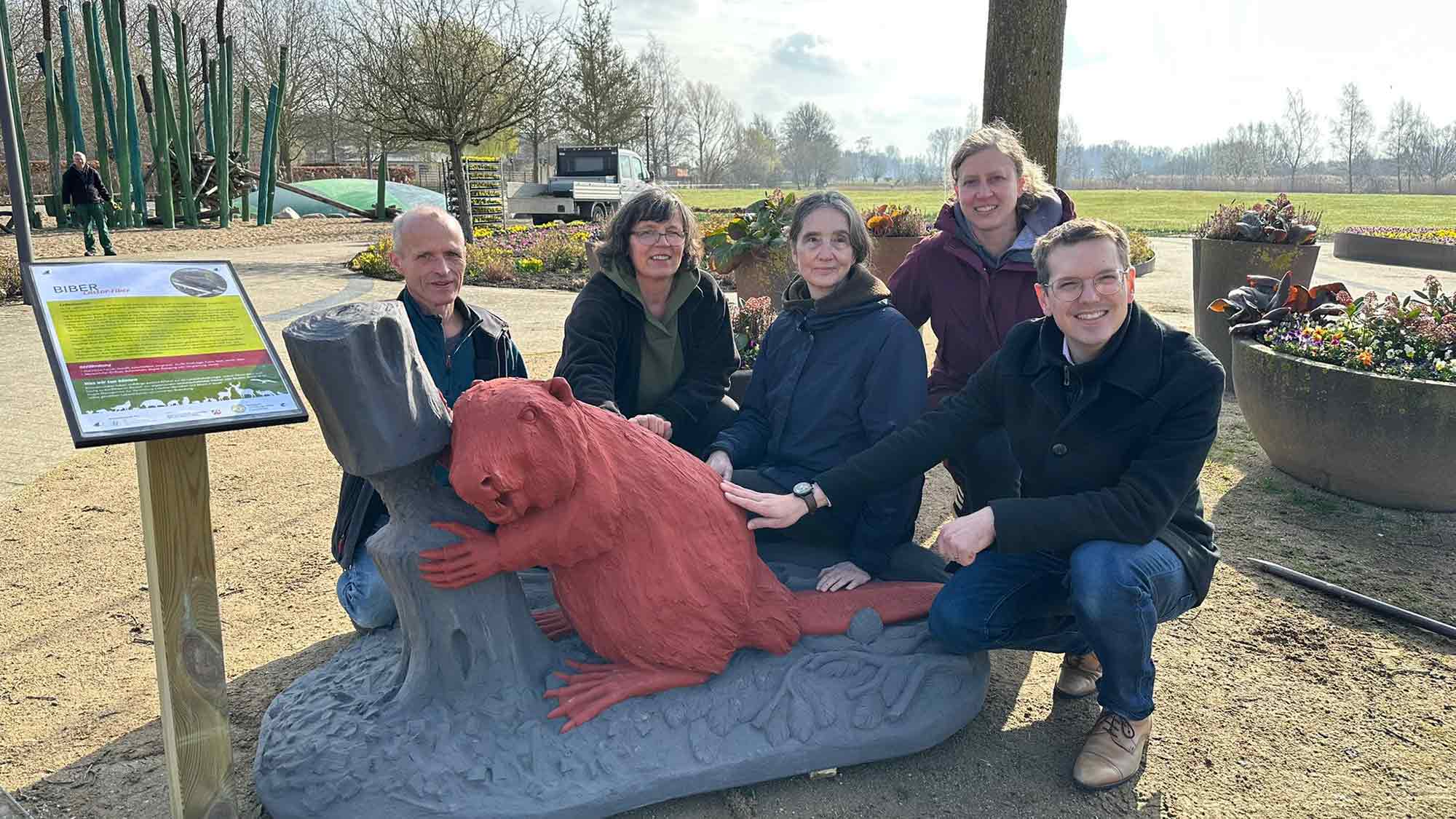 16 Skulpturen bilden den &raquo;Demonstrationszug der Tiere&laquo; – überlebensgroße Plastiken ab 28. März 2026 im Gartenschaupark Rietberg