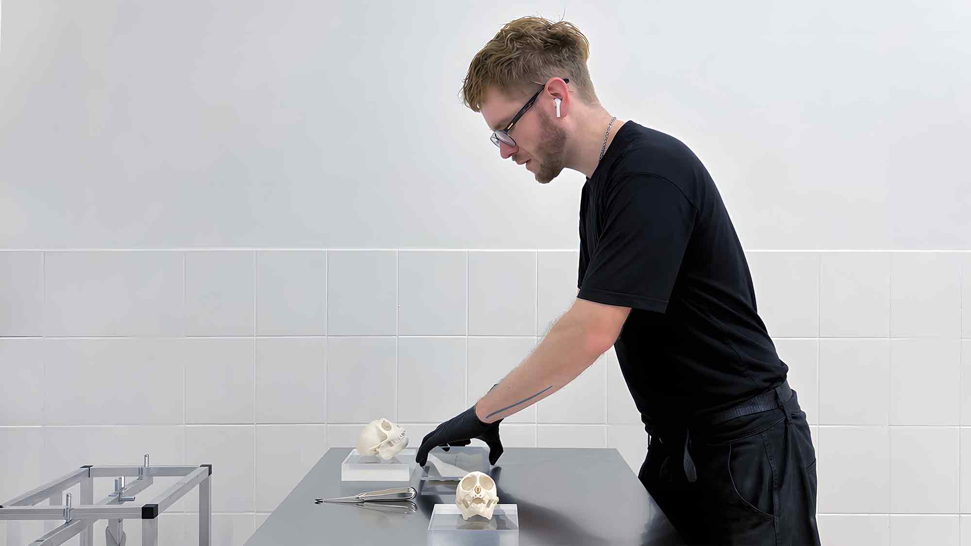 Ausstellung in Berlin ab 24. April 2026: HSBI Gestaltungsprofessor Herwig Scherabon betreibt »Künstlerische Forschung« Ausstellung in Berlin ab 24. April 2026: HSBI Gestaltungsprofessor Herwig Scherabon betreibt »Künstlerische Forschung«