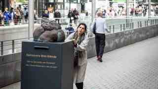 Farzane Vaziritabar: &raquo;Colorful Threads. From Line to Action&laquo;, Sprengel Museum Hannover, 13. Juni bis 27. September 2026
