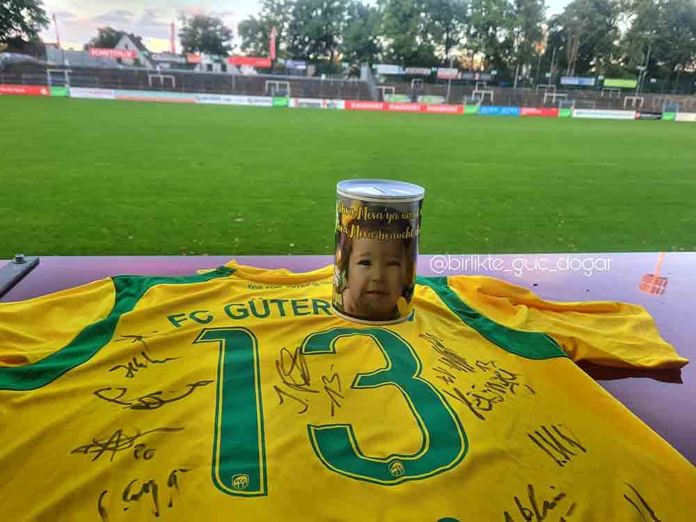 Spendensammlung beim FC-Gütersloh-Spiel und Trikot-Auktion für Zehra Meva Spendensammlung beim FC-Gütersloh-Spiel und Trikot-Auktion für Zehra Meva