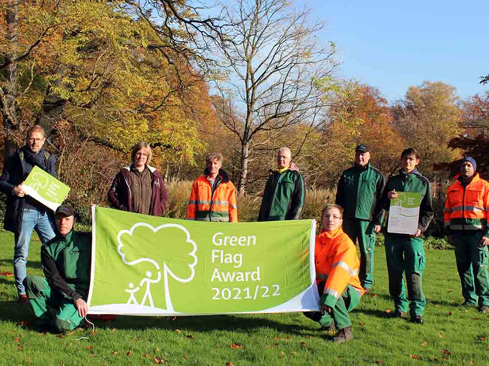 »Green Flag Award« für Güterslohs »Grüne Lunge«, Stadtpark und Botanischer Garten erneut mit grüner Flagge ausgezeichnet »Green Flag Award« für Güterslohs »Grüne Lunge«, Stadtpark und Botanischer Garten erneut mit grüner Flagge ausgezeichnet