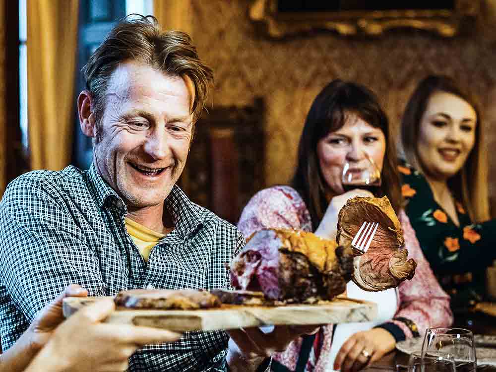 Rezepte für Gütersloh: Rinderburgunderbraten mit Kartoffeln und Rotkohl, von einem Koch aus Gütersloh