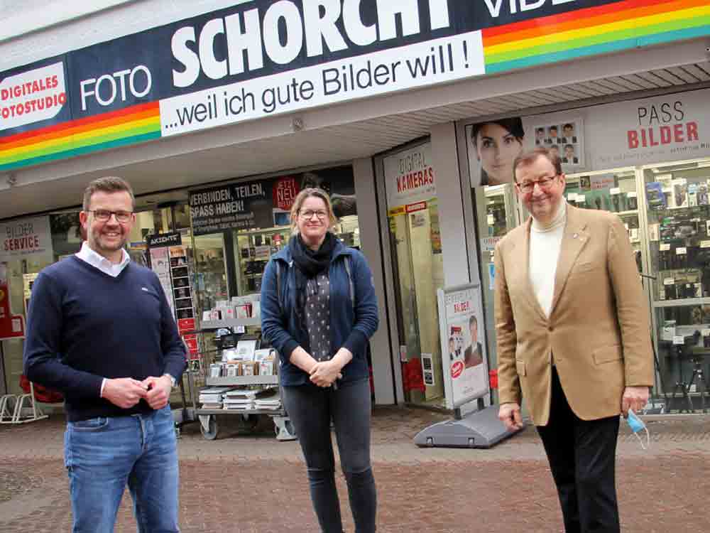 Gütersloh, Auswirkungen von Corona, Raphael Tigges spricht mit Einzelhändlern und setzt sich für Erleichterungen ein Gütersloh, Auswirkungen von Corona, Raphael Tigges spricht mit Einzelhändlern und setzt sich für Erleichterungen ein