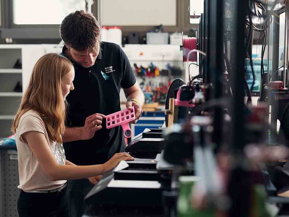 Schmuck aus dem 3D Drucker und Tagespraktikum als Pflegefachmann, rund 70 Schüler beim Girls’ und Boys‘ Day an der FH Bielefeld Schmuck aus dem 3D Drucker und Tagespraktikum als Pflegefachmann, rund 70 Schüler beim Girls’ und Boys‘ Day an der FH Bielefeld