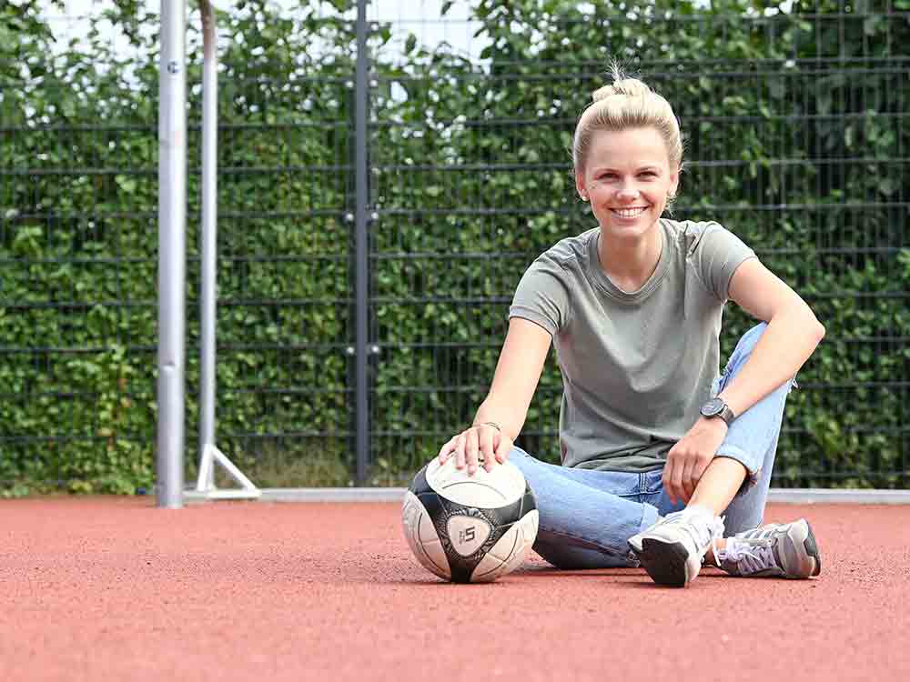 Bielefeld, vor dem EM Halbfinale der Frauen, FH Bachelorarbeit untersucht Gendergerechtigkeit im deutschen Fußball Bielefeld, vor dem EM Halbfinale der Frauen, FH Bachelorarbeit untersucht Gendergerechtigkeit im deutschen Fußball