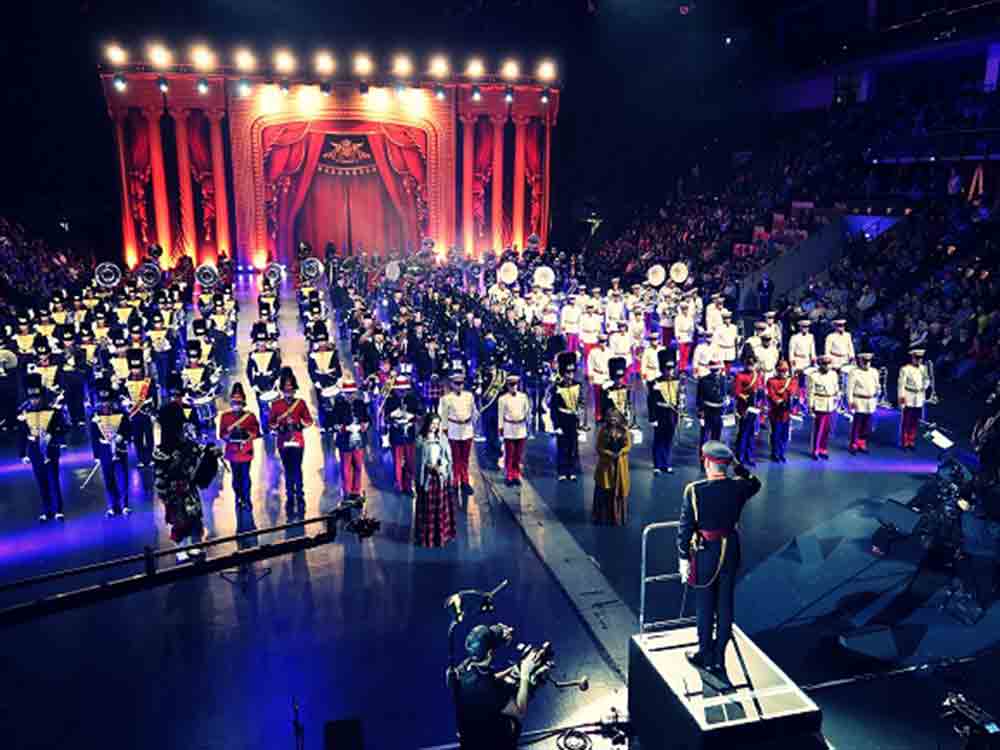 Deutschland Tattoo, Royal Music Show begrüßt Lieutenant Colonel Craig Hallatt, Halle (Westfalen), sogenannte OWL Arena, 5. November 2022