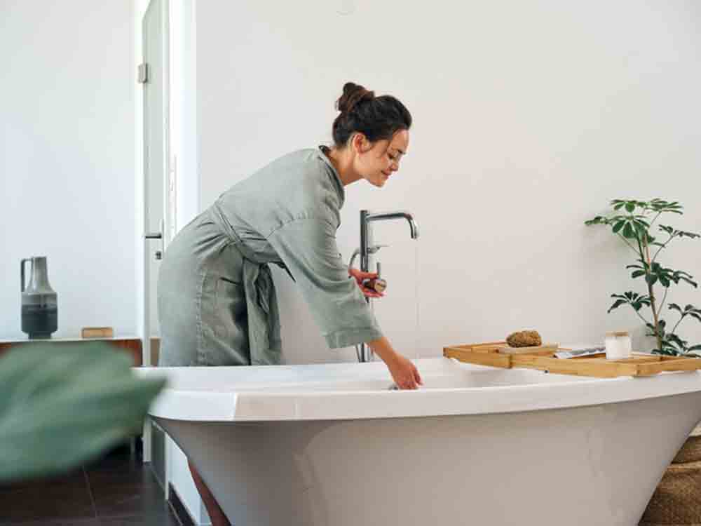 Entspannungsbad trotz Gaskrise? Kneipp Berechnungen klären über Selfcare und therapeutische Bedürfnisse im Kontext rekordhoher Energiekosten auf