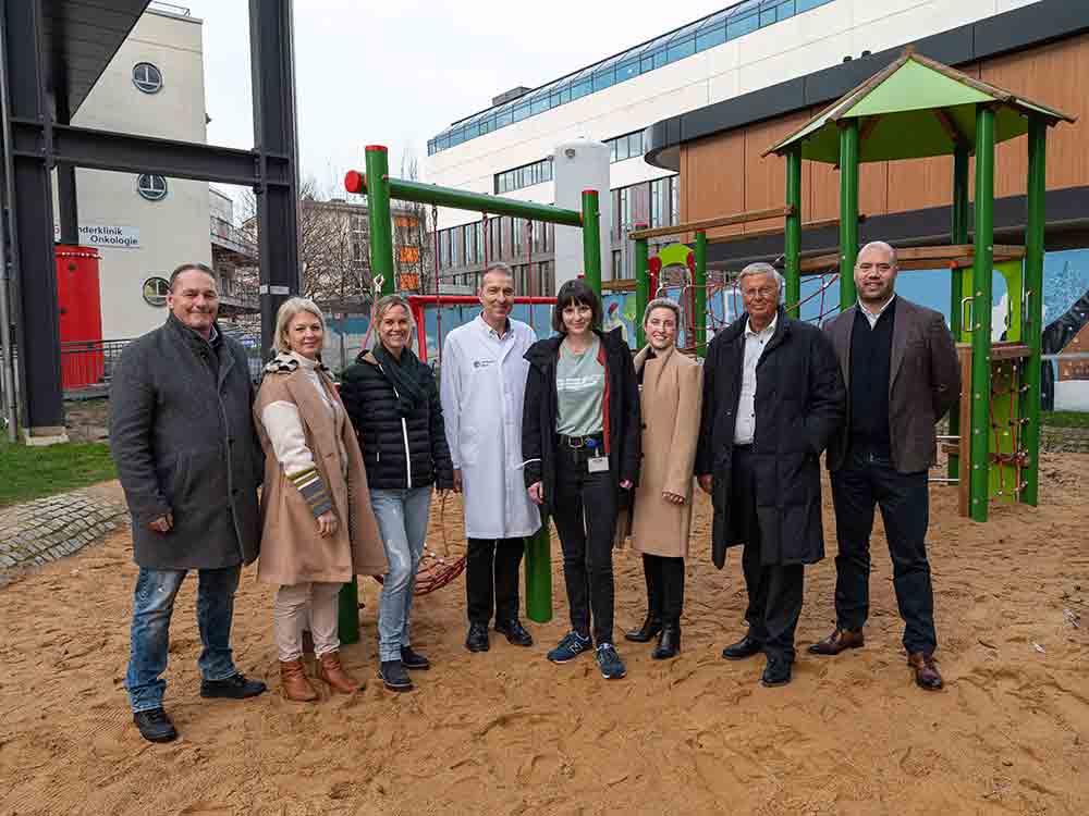 Uniklinik Köln kooperiert mit Sports 360 Stiftung, Familienlotsin zur klinikübergreifenden und fachübergreifenden Betreuung Uniklinik Köln kooperiert mit Sports 360 Stiftung, Familienlotsin zur klinikübergreifenden und fachübergreifenden Betreuung