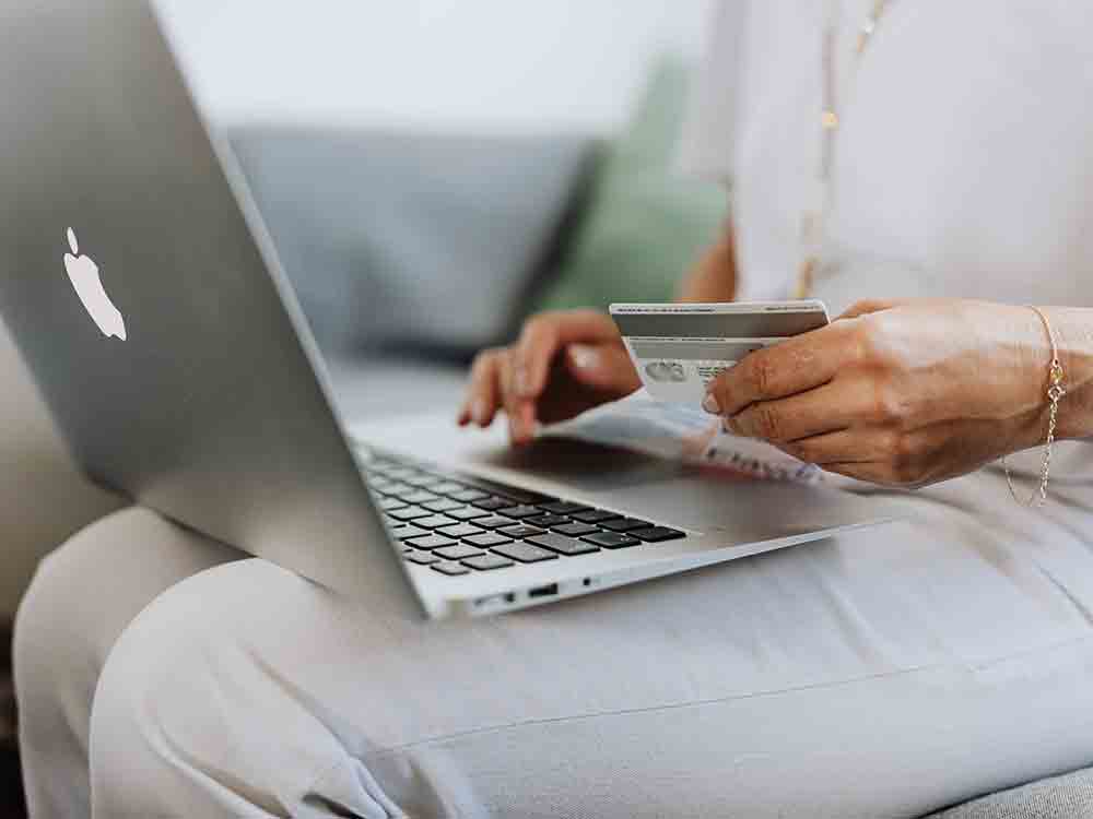 Live Shopping Studie: Mehrheit der Deutschen offen für Online Kauf Events, Marktpotential für Mode und Kosmetikartikel riesig