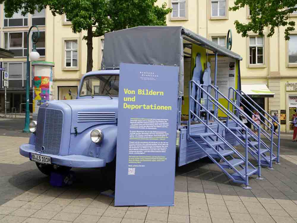#LastSeen. Bilder der NS Deportationen, Ausstellung auf historischem Lkw eröffnet in Petershagen, 13. bis 26. April 2023 #LastSeen. Bilder der NS Deportationen, Ausstellung auf historischem Lkw eröffnet in Petershagen, 13. bis 26. April 2023