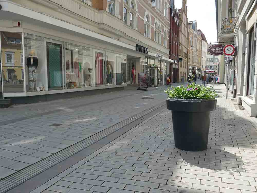 Stadtgrün in der City, Pflanzgefäße sind zurück, »inHerford« setzt Projekt im Sinne der Attraktivität der Innenstadt eigeninitiativ fort Stadtgrün in der City, Pflanzgefäße sind zurück, »inHerford« setzt Projekt im Sinne der Attraktivität der Innenstadt eigeninitiativ fort