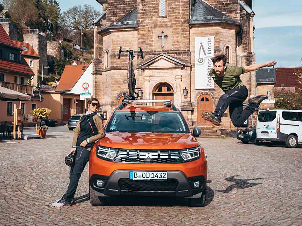 Parkour Sportler trifft BMX und Mountainbike Meisterin, Dacia Outdoor Challenge mit den Sportprofis Benni Grams und Steffi Marth Parkour Sportler trifft BMX und Mountainbike Meisterin, Dacia Outdoor Challenge mit den Sportprofis Benni Grams und Steffi Marth