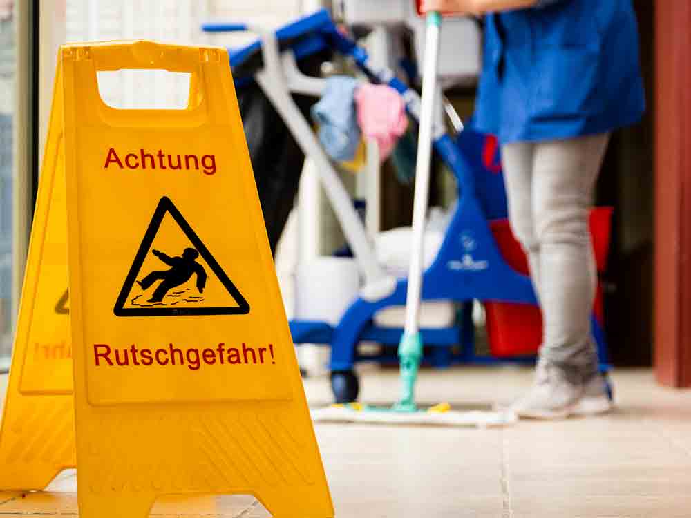 Zum »Tag der Gebäudereinigung« am Donnerstag, 15. Juni 2023, mehr 24 7 Respekt für alle, durch die der Alltag im Kreis Gütersloh erst sauber funktioniert Zum »Tag der Gebäudereinigung« am Donnerstag, 15. Juni 2023, mehr 24 7 Respekt für alle, durch die der Alltag im Kreis Gütersloh erst sauber funktioniert