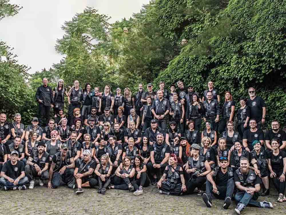 Barber Angels Brotherhood, helfende »Scherenhände«: Die Barber Angels unterstützen Bedürftige in Gütersloh mit Gratis-Haarschnitten Barber Angels Brotherhood, helfende »Scherenhände«: Die Barber Angels unterstützen Bedürftige in Gütersloh mit Gratis-Haarschnitten