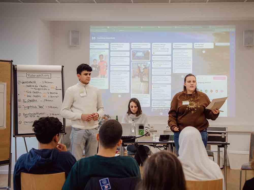 Bielefeld und Düsseldorf führend in der politischen Bildung, mehr als 2021 200 Veranstaltungen 2021, Haus Neuland mit Vorreiter Rolle
