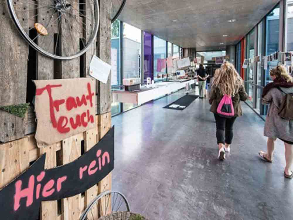 Jahresausstellung DIA ’23: mehr als Licht, Raum, Objekte und Medien, Fakultät Gestaltung der Hochschule Wismar Jahresausstellung DIA ’23: mehr als Licht, Raum, Objekte und Medien, Fakultät Gestaltung der Hochschule Wismar