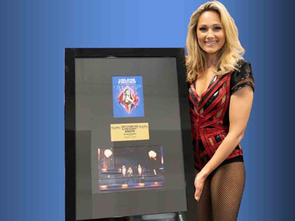 Helene Fischer versteigert ihren Award für kranke Kinder, bei United Charity können Fans für den guten Zweck auf das einmalige Sammlerstück bieten