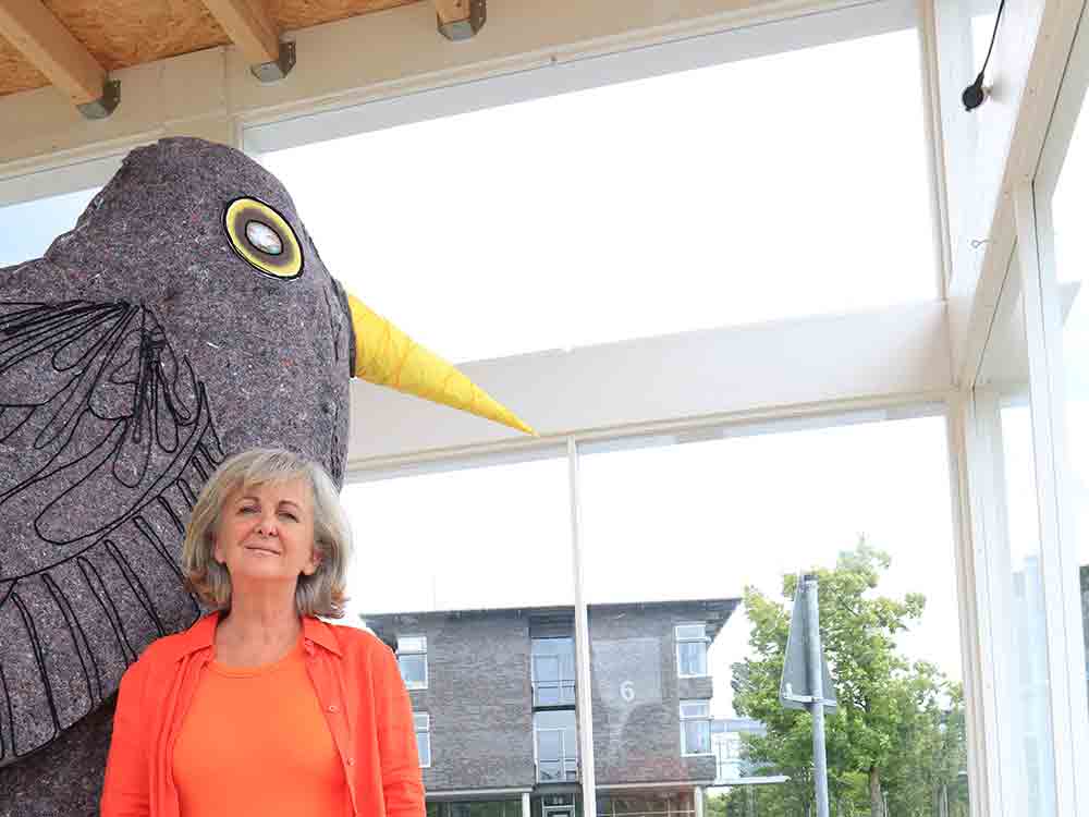 Ausstellung im Kunstpavillon, ein Vogel als Schrei der Rebellion, 1. bis 31. Juli 2023 am Kreishaus Gütersloh Ausstellung im Kunstpavillon, ein Vogel als Schrei der Rebellion, 1. bis 31. Juli 2023 am Kreishaus Gütersloh