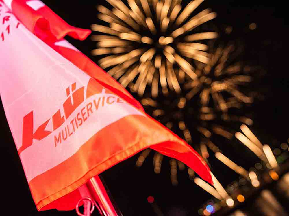 Traditionelle Bordparty zum Kirmes Feuerwerk, Klüh feiert mit rund 700 Gästen auf der &raquo;MS Rhein Galaxie&laquo;