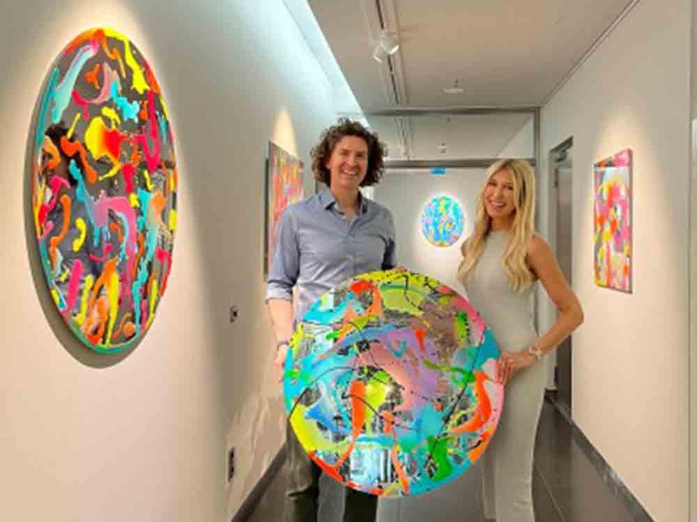 &raquo;Color up life, Sony Center Berlin im Wandel&laquo; – Jahresausstellung wurde von dem Künstler Sascha Dahl eröffnet