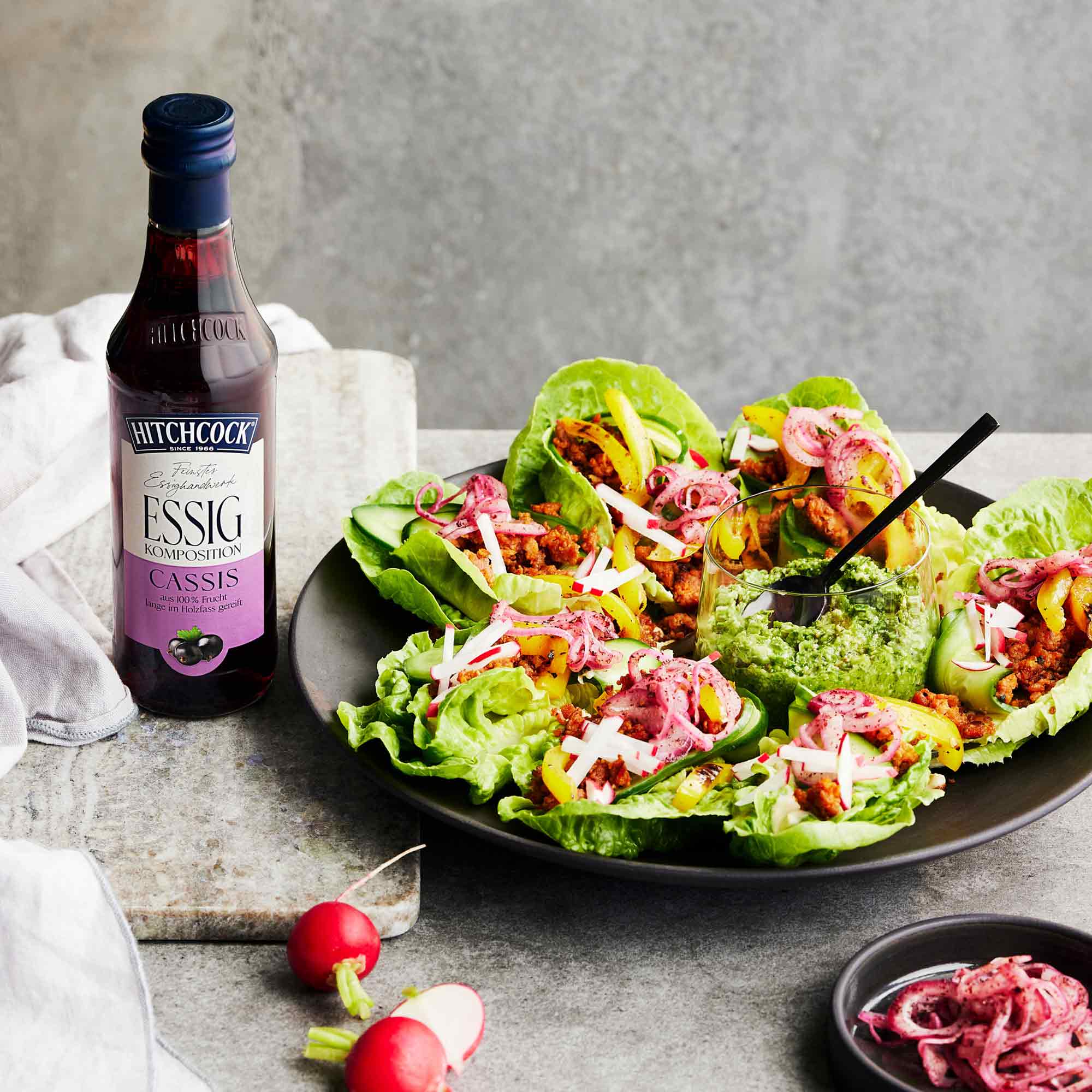 Rezepte für Gütersloh: Salat Tacos mit Sumach Zwiebeln und Frühlingszwiebelpesto