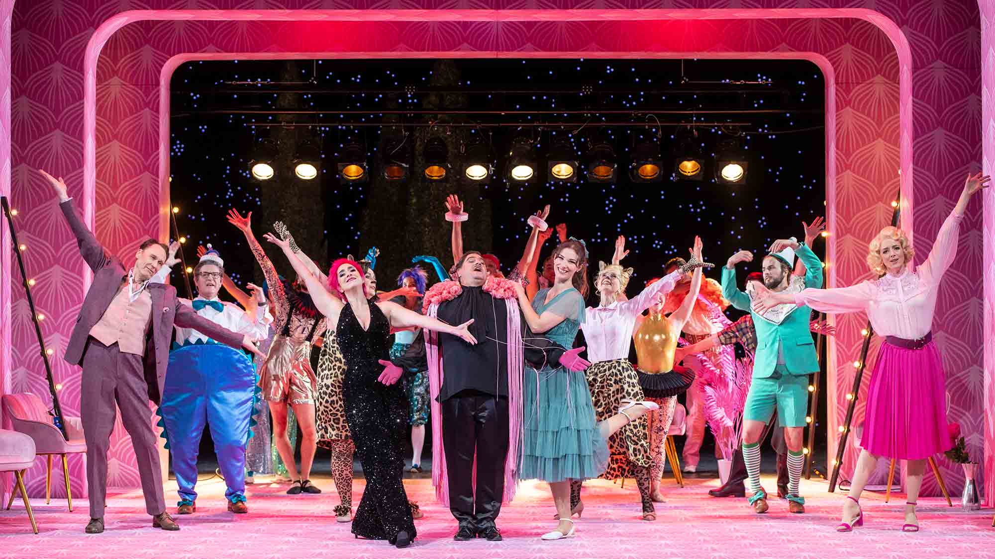 Stadttheater Lippstadt: »Das Feuerwerk«, musikalische Komödie von Paul Burkhard, eine Mischung aus Singspiel, Operette und Musical, 21. Januar 2024 Stadttheater Lippstadt: »Das Feuerwerk«, musikalische Komödie von Paul Burkhard, eine Mischung aus Singspiel, Operette und Musical, 21. Januar 2024