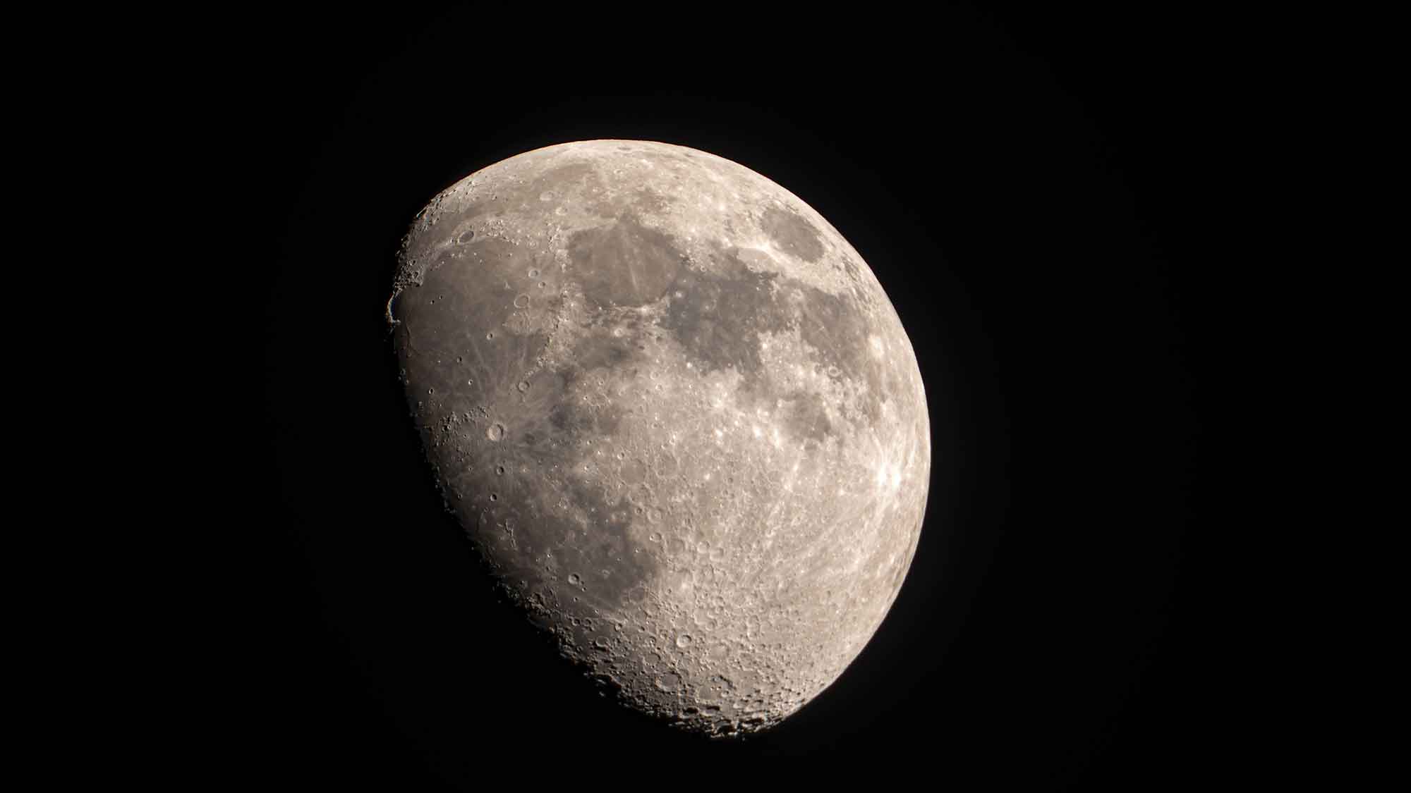 Universität Münster: Zusammensetzung titanreicher Basalte auf dem Mond entschlüsselt