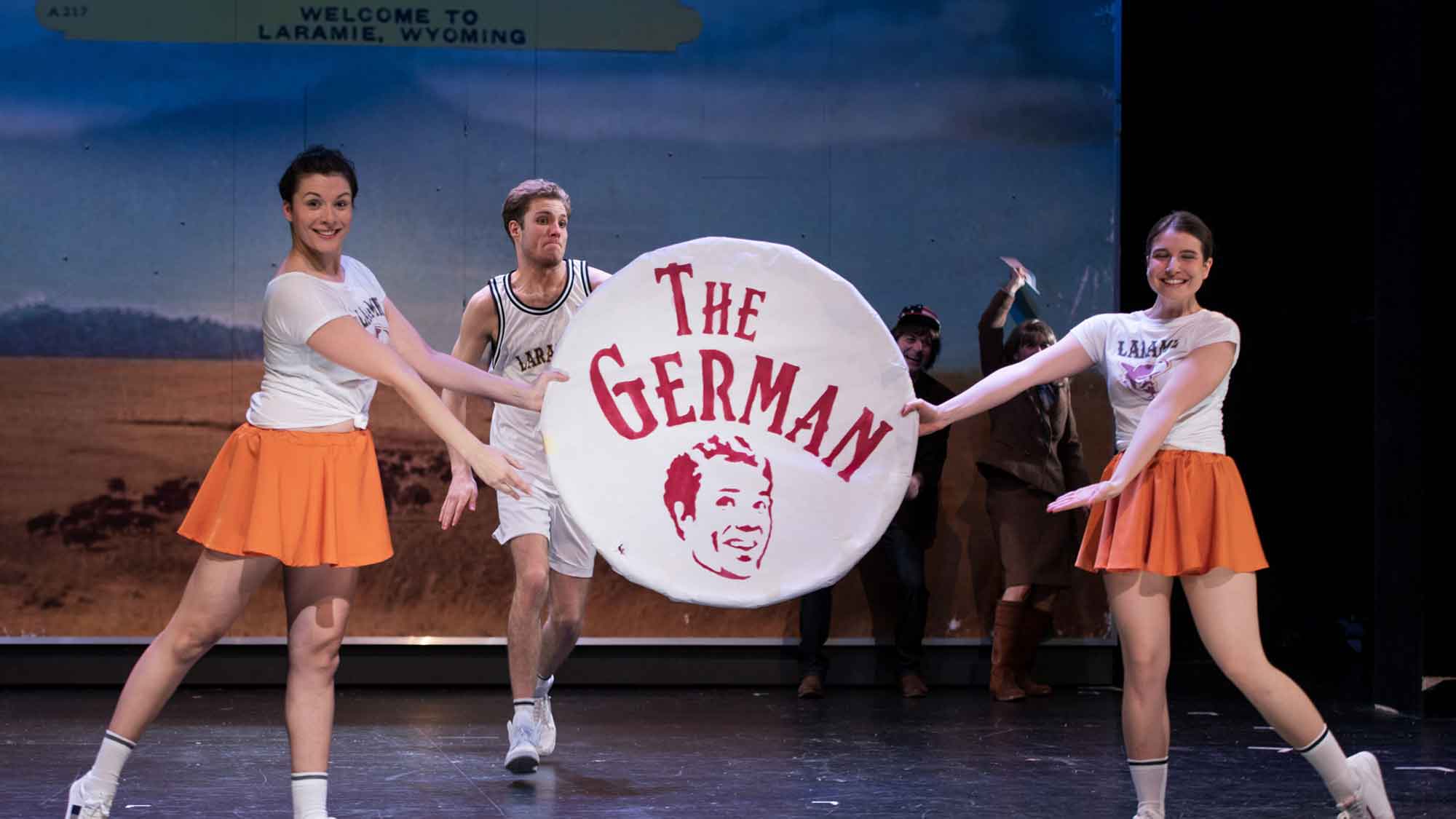 »Alle Toten fliegen hoch: Amerika« – Theaterstück nach Joachim Meyerhoff am 22. Februar 2024 im Kurhaus Hamm »Alle Toten fliegen hoch: Amerika« – Theaterstück nach Joachim Meyerhoff am 22. Februar 2024 im Kurhaus Hamm