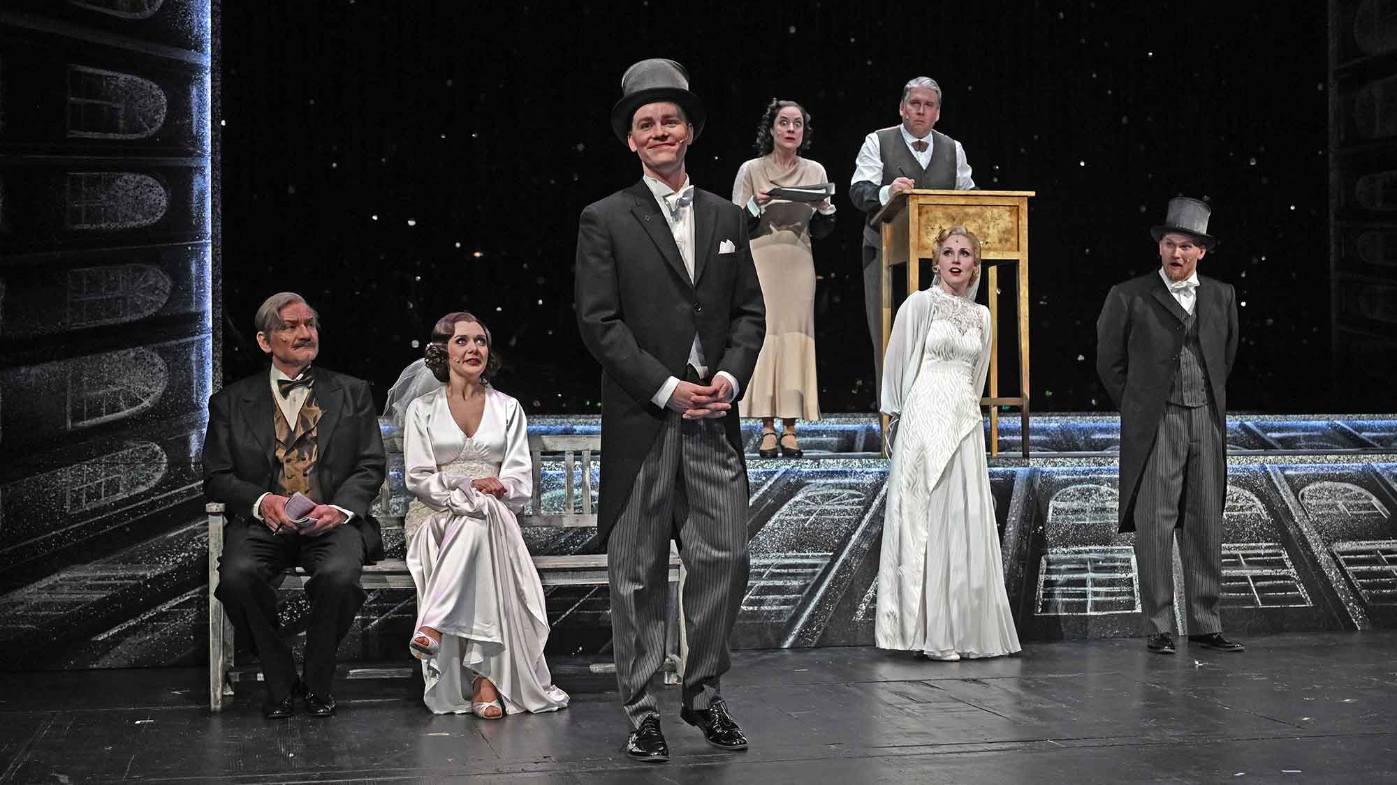 Theater Heilbronn: Premiere &raquo;Wie werde ich reich und glücklich?&laquo; von Felix Joachimson und Mischa Spoliansky am 9. März 2024 im Großen Haus