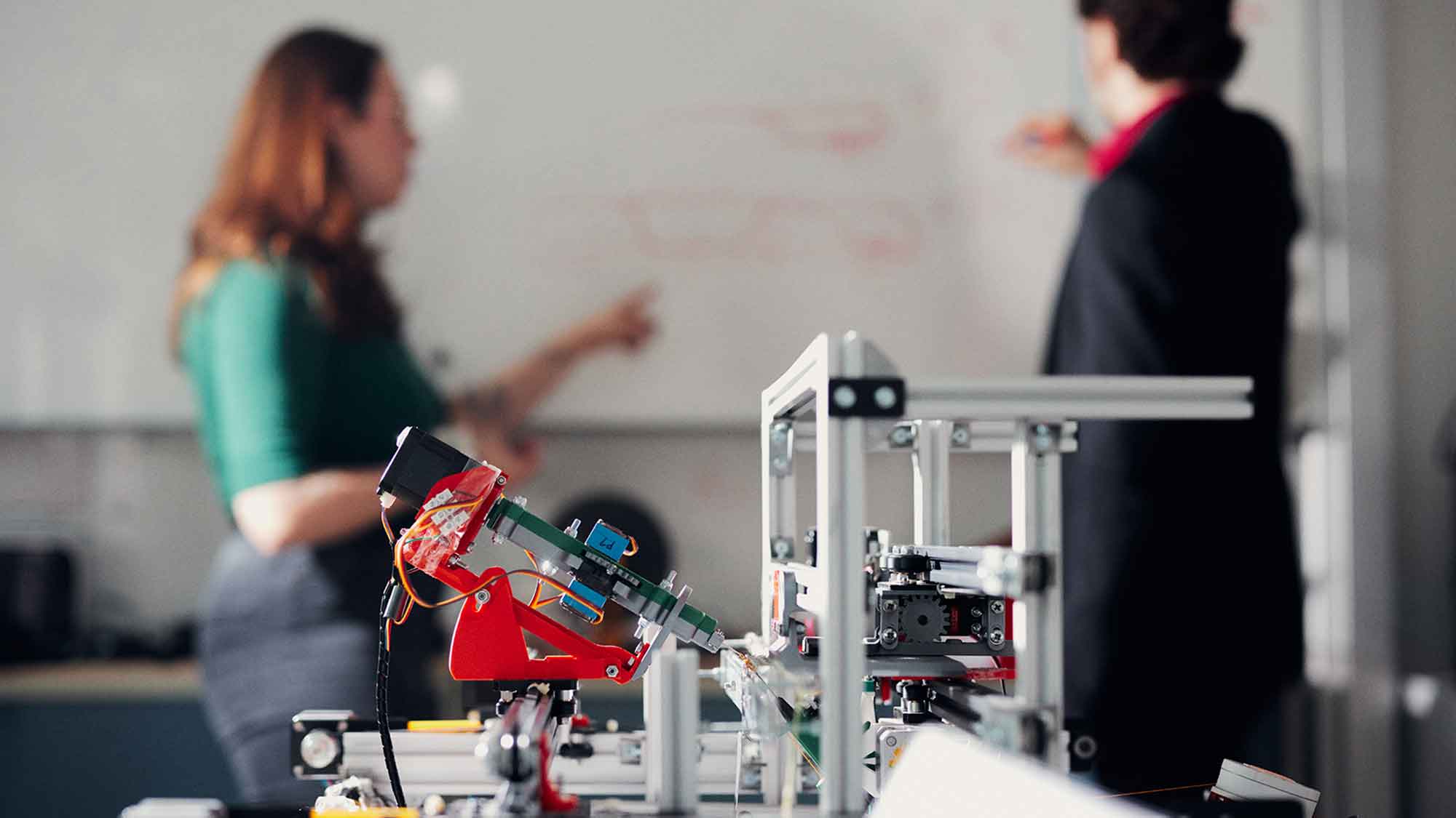 Die erste Häkelmaschine der Welt kommt aus Bielefeld: HSBI Team entwickelt die erste industriell anwendbare Lösung für eine technikgeschichtliche Lücke Die erste Häkelmaschine der Welt kommt aus Bielefeld: HSBI Team entwickelt die erste industriell anwendbare Lösung für eine technikgeschichtliche Lücke