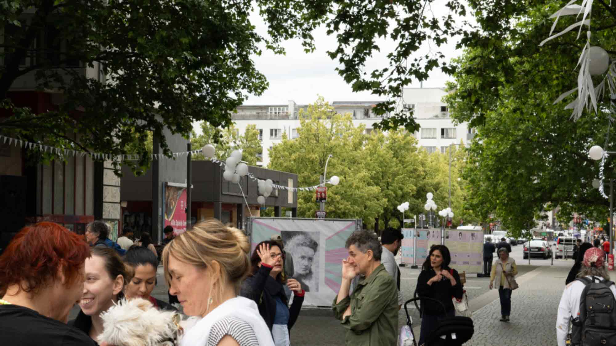 Noch bis 30. Juni 2024 zu sehen: Freiluft Ausstellung »Frauen Europas – Europas Frauen« zeigt 27 europäische Visionärinnen Noch bis 30. Juni 2024 zu sehen: Freiluft Ausstellung »Frauen Europas – Europas Frauen« zeigt 27 europäische Visionärinnen