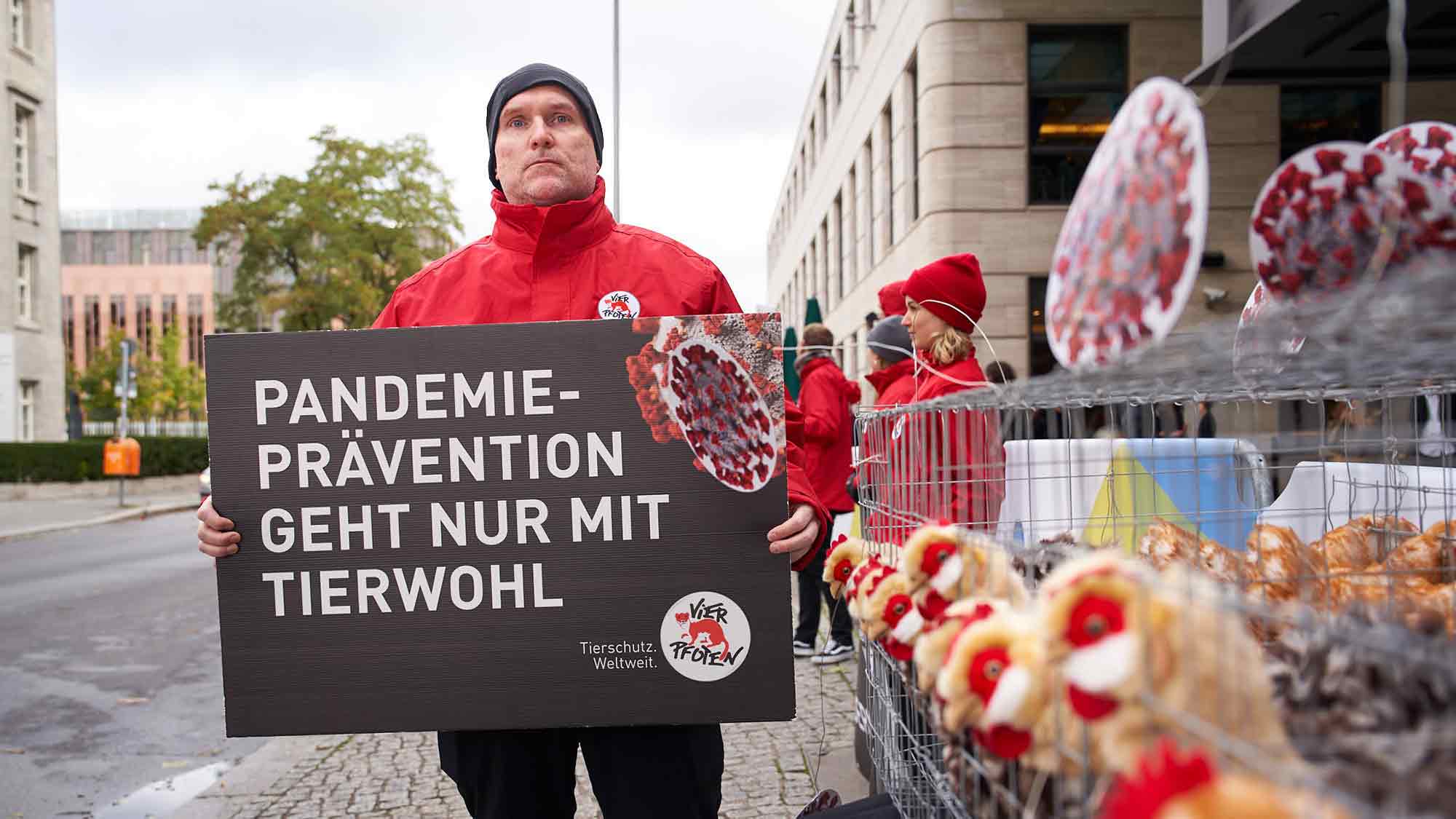 #Tierschutz verbessern, um die nächste #Pandemie zu verhindern: &raquo;Vier Pfoten&laquo; mit Aktion beim World Health Summit in Berlin