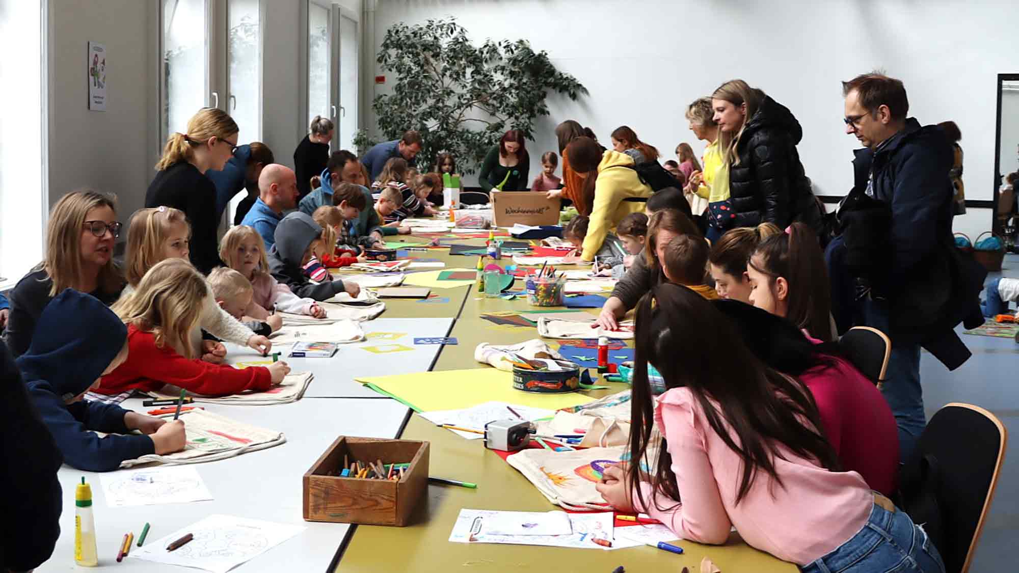 Gütersloh: Kreatives Weihnachtsbasteln im Bürgerkiez – Weberei bietet kostenfreie Kinderbetreuung zur Adventszeit an, Dezember 2024 Gütersloh: Kreatives Weihnachtsbasteln im Bürgerkiez – Weberei bietet kostenfreie Kinderbetreuung zur Adventszeit an, Dezember 2024