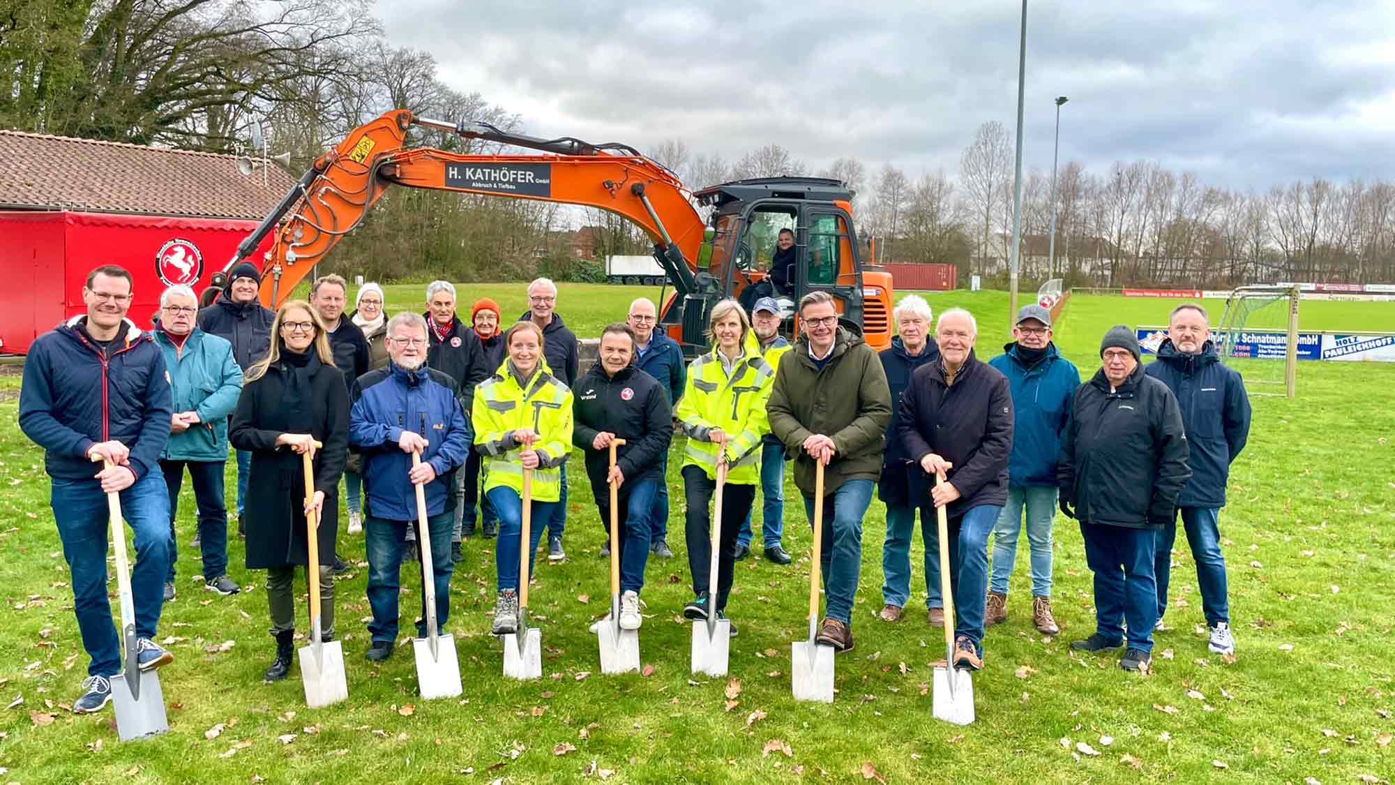 Rietberg: Heim für den Verein, Treffpunkt für den Ort – erster Spatenstich bei TUS Westfalia Neuenkirchen Rietberg: Heim für den Verein, Treffpunkt für den Ort – erster Spatenstich bei TUS Westfalia Neuenkirchen