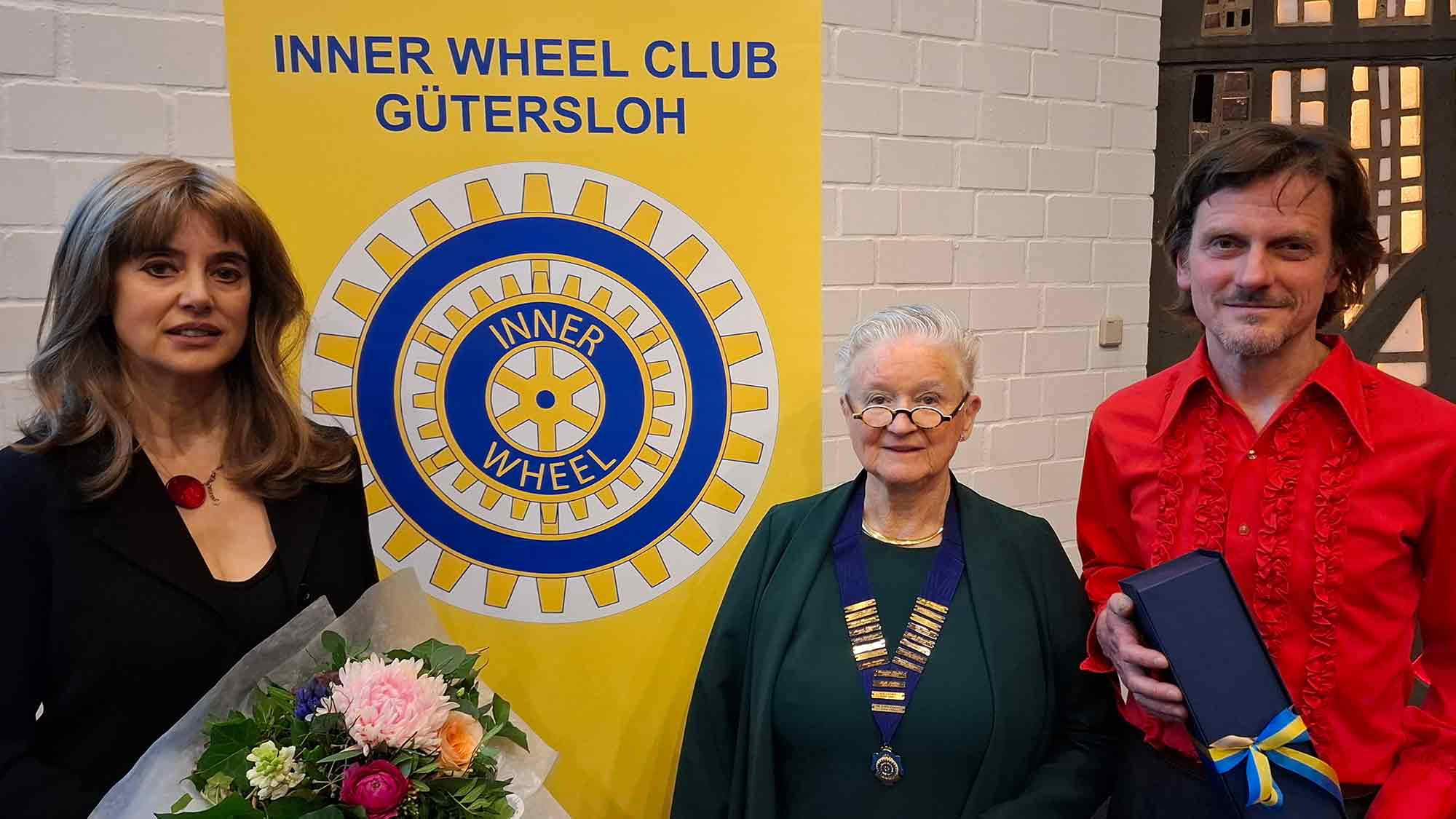 Knef Hommage: »Ich glaub, ’ne Dame werd’ ich nie« –
Inner Wheel lud zur Benefizveranstaltung »Literaturtheater« Knef Hommage: »Ich glaub, ’ne Dame werd’ ich nie« –
Inner Wheel lud zur Benefizveranstaltung »Literaturtheater«